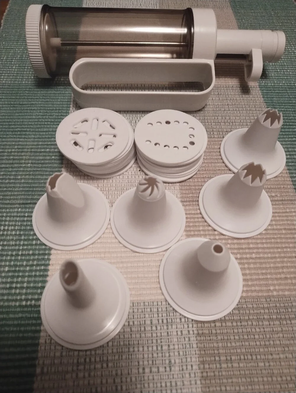 Hand-Held Cookie Press Set - Yellow & White